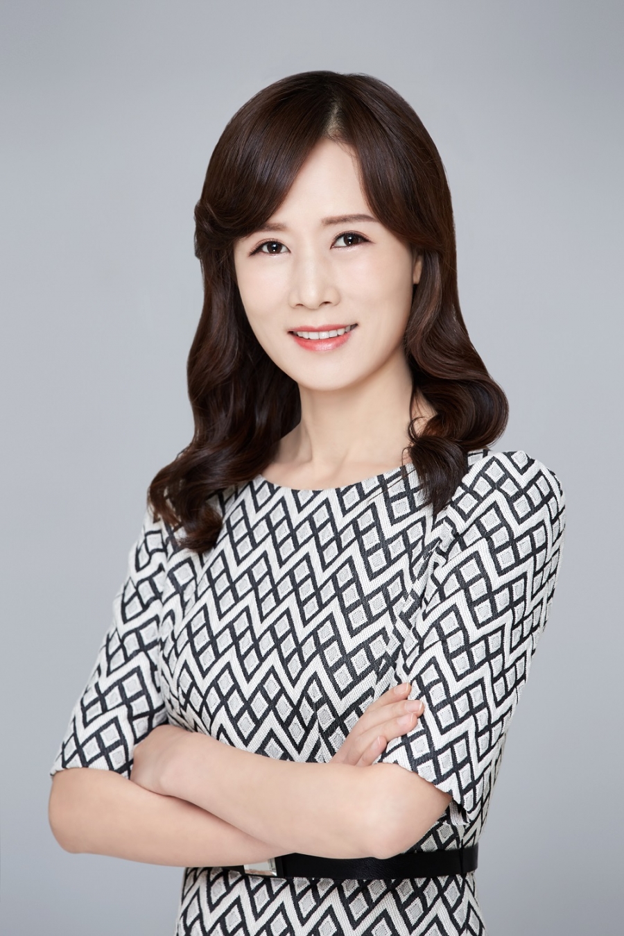 Lee So-yeon defected from the North Korean army. She is now working against the regime she once served. Lee So-yeon defected from the North Korean army. She is now working against the regime she once served.